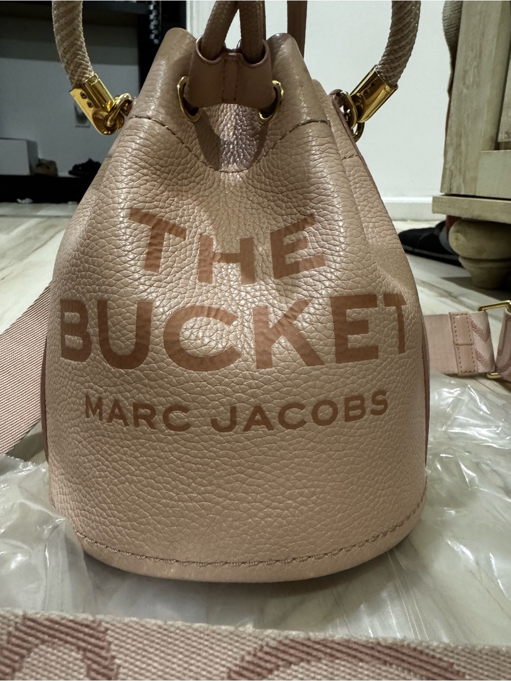 Marc Jacobs Pink Pebbled Leather Mini Bucket Bag with Logo Strap - Picture 4 of 12